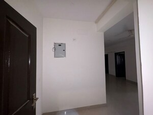 Room in 2 BHK Apartment at Amrapali Dream Valley – for Rent