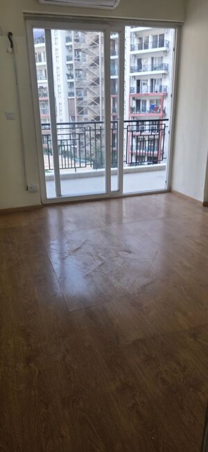 Room in 5 BHK Apartment at Orris Aster Court Premier, Sector 85 – for Rent