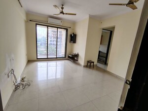Room in 2 BHK Apartment at Lake Florence, Powai – for Rent