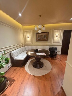 Room in 3 BHK Apartment at Bandra West – for Rent