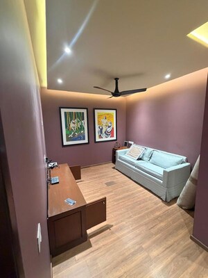 Room in 3 BHK Apartment at Bandra West – for Rent