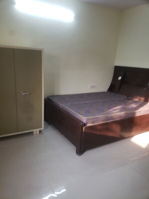 Furnished Amenities in 2 BHK Builder Floor at Janakpuri – for Rent