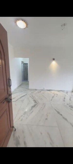 Room in 3 BHK Apartment at Lak Sheil Tower, Andheri West – for Rent