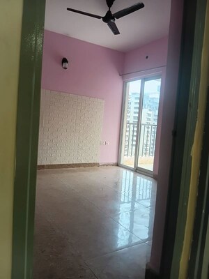 Room in 2 BHK Apartment at Ajnara Le Garden, Sector 16b Greater Noida – for Rent