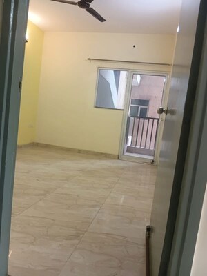 Room in 2 BHK Apartment at Ajnara Le Garden, Sector 16b Greater Noida – for Rent