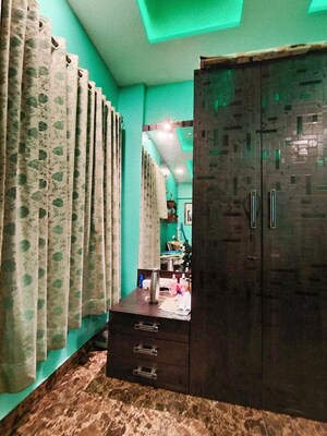 Room in 2 BHK Apartment at Santacruz West – for Rent