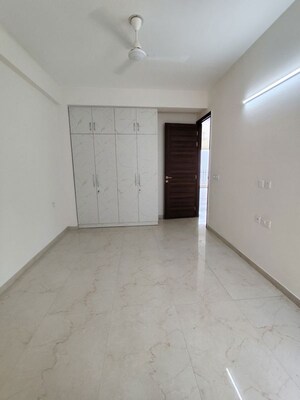 Room in 2.5 BHK Apartment at Smart World Gems, Sector 89 – for Rent