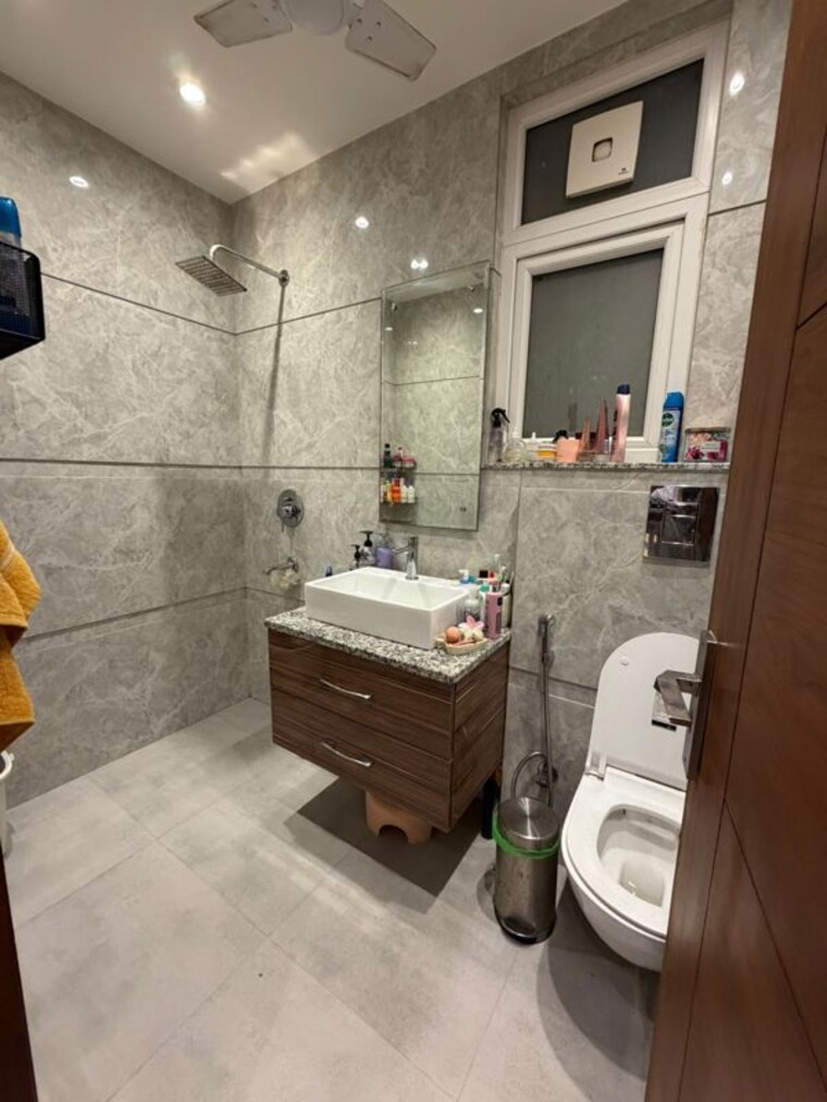 Bathroom, sector 51 2 Bedroom 1600 Sq.Ft. Builder Floor In Sector 51 Gurgaon 10763753
