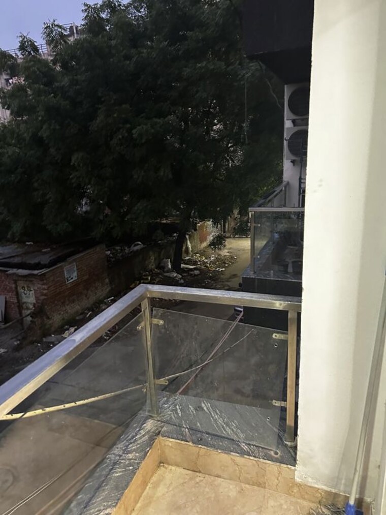 Balcony, freedom fighters enclave 2 Bedroom 1050 Sq.Ft. Builder Floor In Freedom Fighters Enclave Delhi 10758526