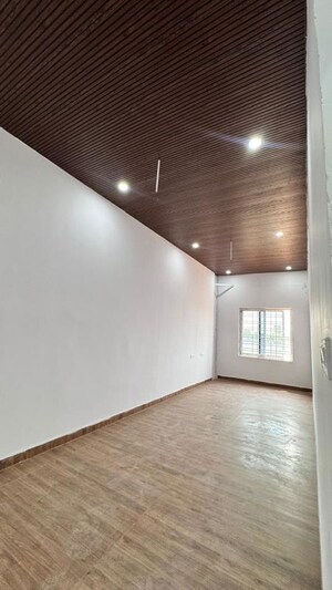 Room in  Warehouse at Chandenvalle – for Rent