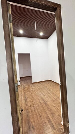 Room in  Warehouse at Chandenvalle – for Rent