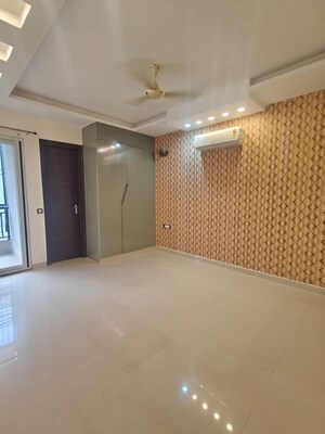 Room in 4 BHK Apartment at Aradhya Homes, Sector 67a – for Rent