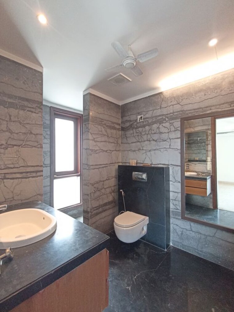 Bathroom, greater kailash 4 Bedroom 4500 Sq.Ft. Builder Floor In Greater Kailash Delhi 10763844