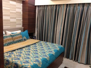 Bedroom in 1.5 BHK Apartment at Bandra West – for Rent