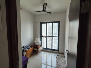 Room in 1.5 BHK Apartment at Kalpataru Elitus, Mulund West – for Rent