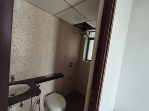 Bathroom in 1.5 BHK Apartment at Kalpataru Elitus, Mulund West – for Rent