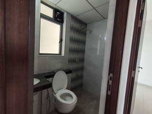 Bathroom in 1.5 BHK Apartment at Kalpataru Elitus, Mulund West – for Rent