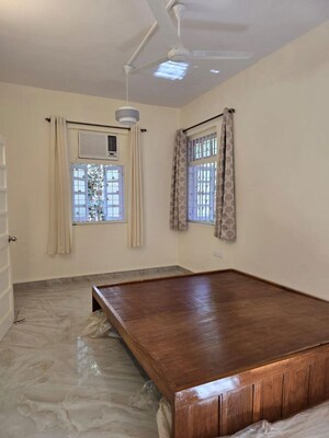 Room in 1 BHK Apartment at Bandra West – for Rent