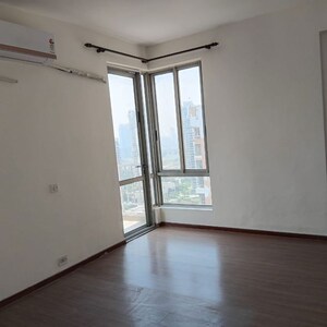 Room in 3 BHK Apartment at Pioneer Park Phase 1, Sector 61 – for Rent