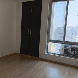 Room in 3 BHK Apartment at Pioneer Park Phase 1, Sector 61 – for Rent
