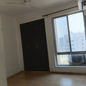 Room in 3 BHK Apartment at Pioneer Park Phase 1, Sector 61 – for Rent