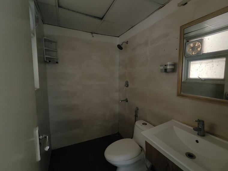 Bathroom, tulip-violet 3 Bedroom 1578 Sq.Ft. Apartment In Sector 69 Gurgaon 10763942