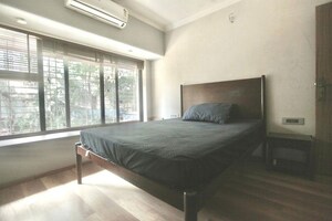 Bedroom in 1 BHK Apartment at Bandra West – for Rent