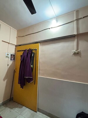Furnished Amenities in 1 BHK Apartment at Borivali West – for Rent