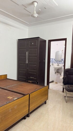Room in 2 BHK Apartment at Saket – for Rent