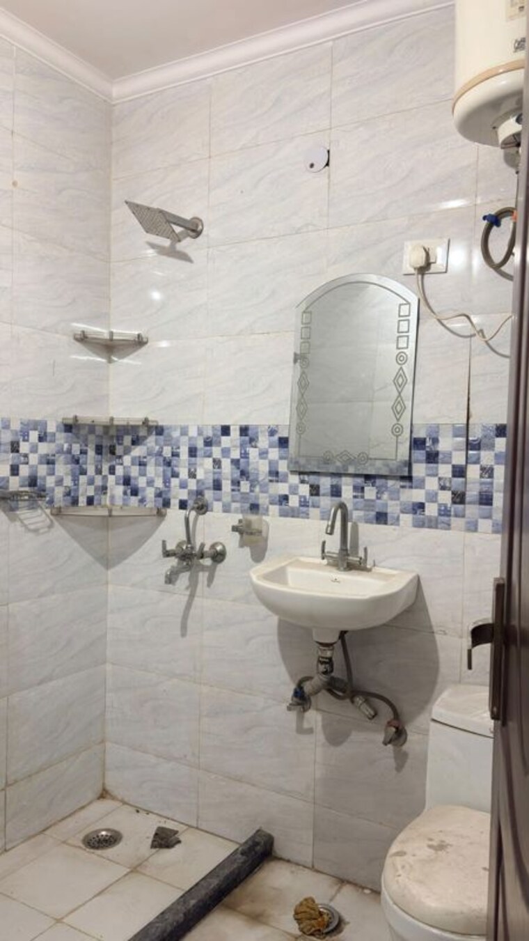 Bathroom, saket 2 Bedroom 900 Sq.Ft. Apartment In Saket Delhi 10763994