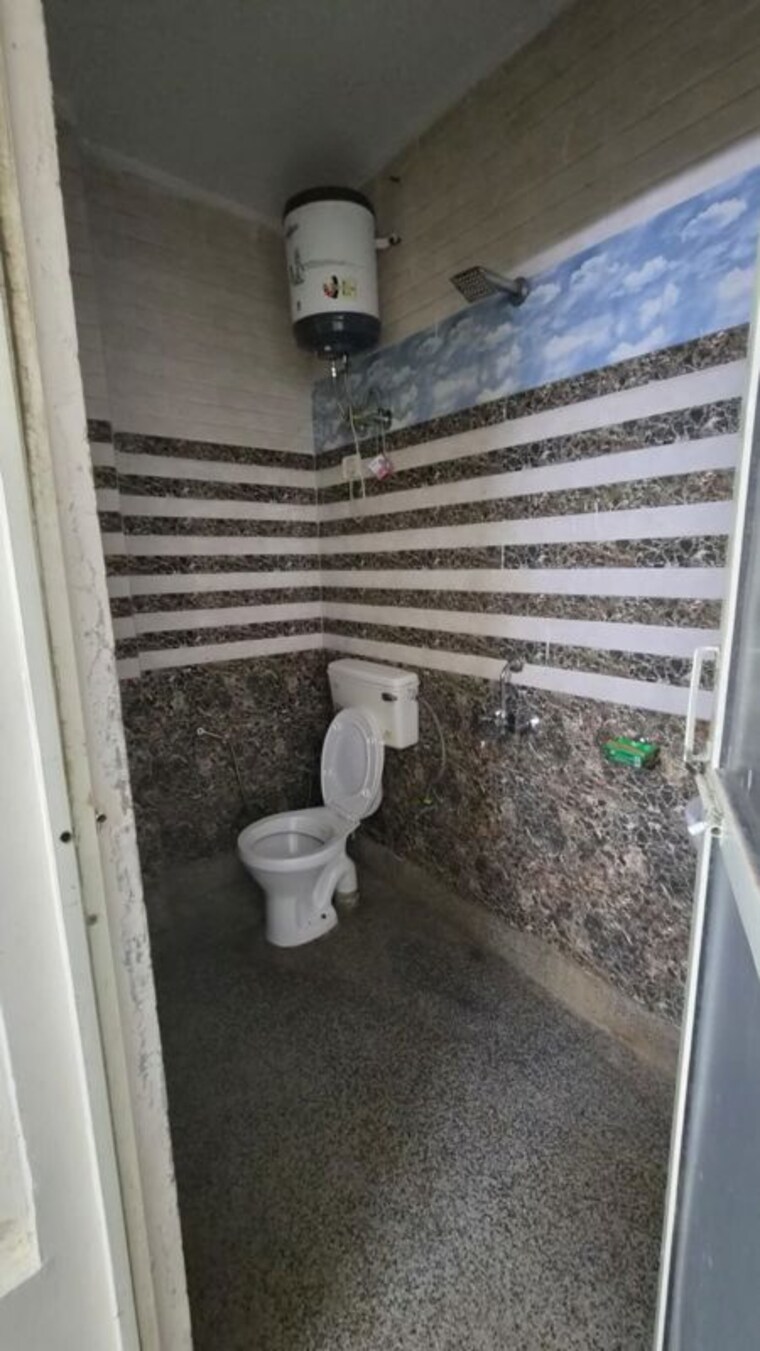 Bathroom, freedom fighters enclave 1 Bedroom 450 Sq.Ft. Builder Floor In Freedom Fighters Enclave Delhi 10764003