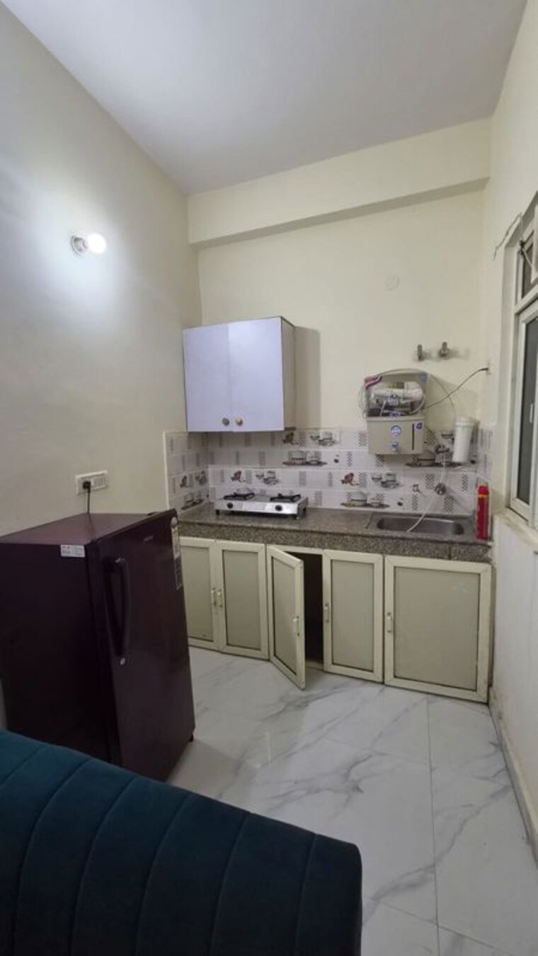 Kitchen, freedom fighters enclave 1 Bedroom 450 Sq.Ft. Builder Floor In Freedom Fighters Enclave Delhi 10764003