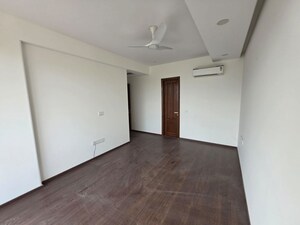 Room in 3 BHK Builder Floor at Sector 57 – for Rent