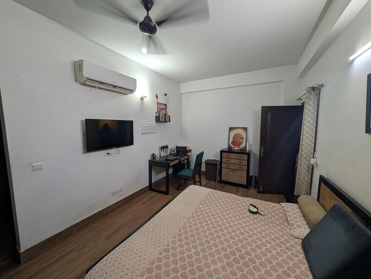Bedroom, sector 57 3 Bedroom 2500 Sq.Ft. Builder Floor In Sector 57 Gurgaon 10764040