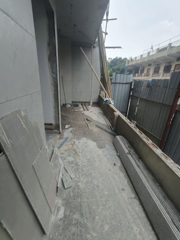 Balcony, paschim vihar 2 Bedroom 100 Sq.Yd. Builder Floor In Paschim Vihar Delhi 10764045