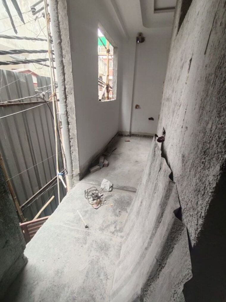 Balcony, paschim vihar 2 Bedroom 100 Sq.Yd. Builder Floor In Paschim Vihar Delhi 10764045