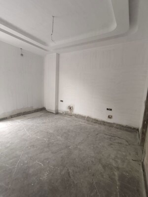 Room in 2 BHK Builder Floor at Paschim Vihar – for Sale