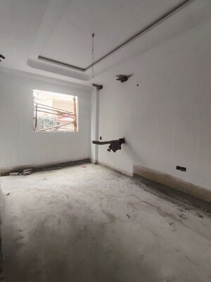 Room in 2 BHK Builder Floor at Paschim Vihar – for Sale