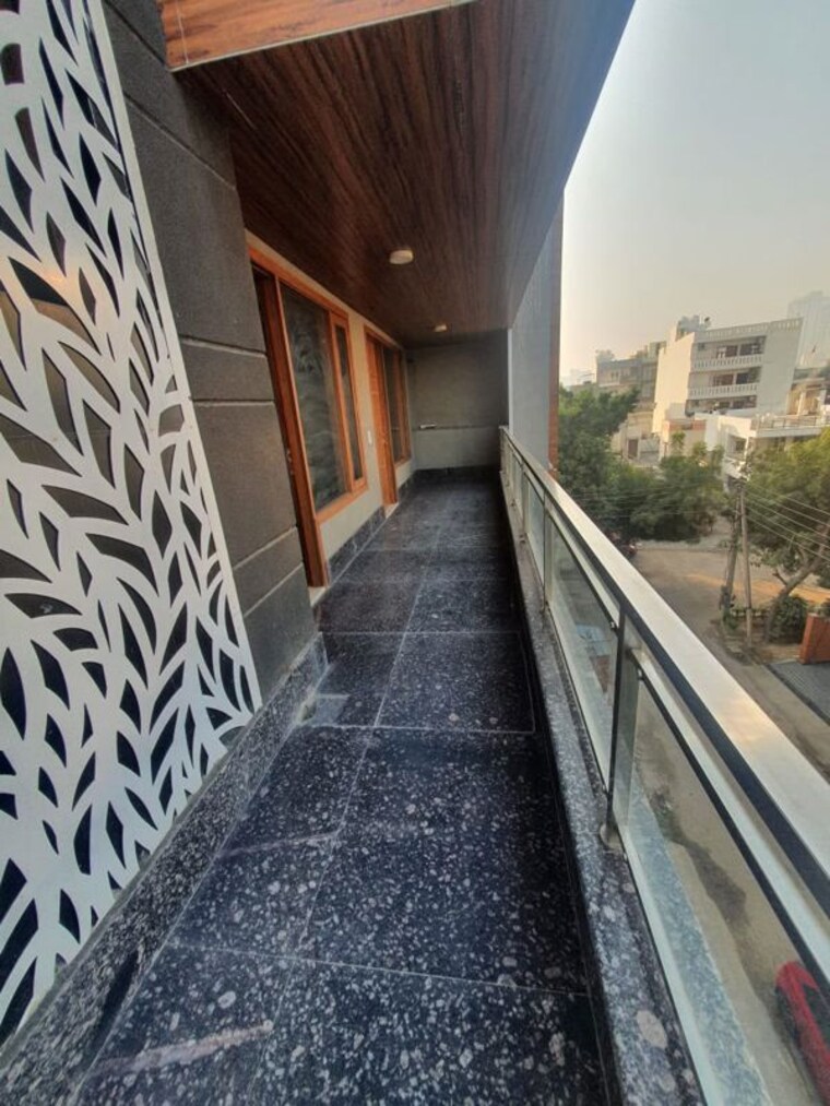 Balcony, sector 48 3 Bedroom 2250 Sq.Ft. Builder Floor In Sector 48 Gurgaon 10764091