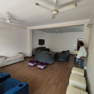 Living Room in 2 BHK Builder Floor at Sector 52 – for Rent