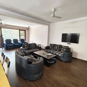Living Room in 2 BHK Builder Floor at Sector 52 – for Rent