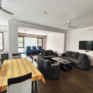 Living Room in 2 BHK Builder Floor at Sector 52 – for Rent