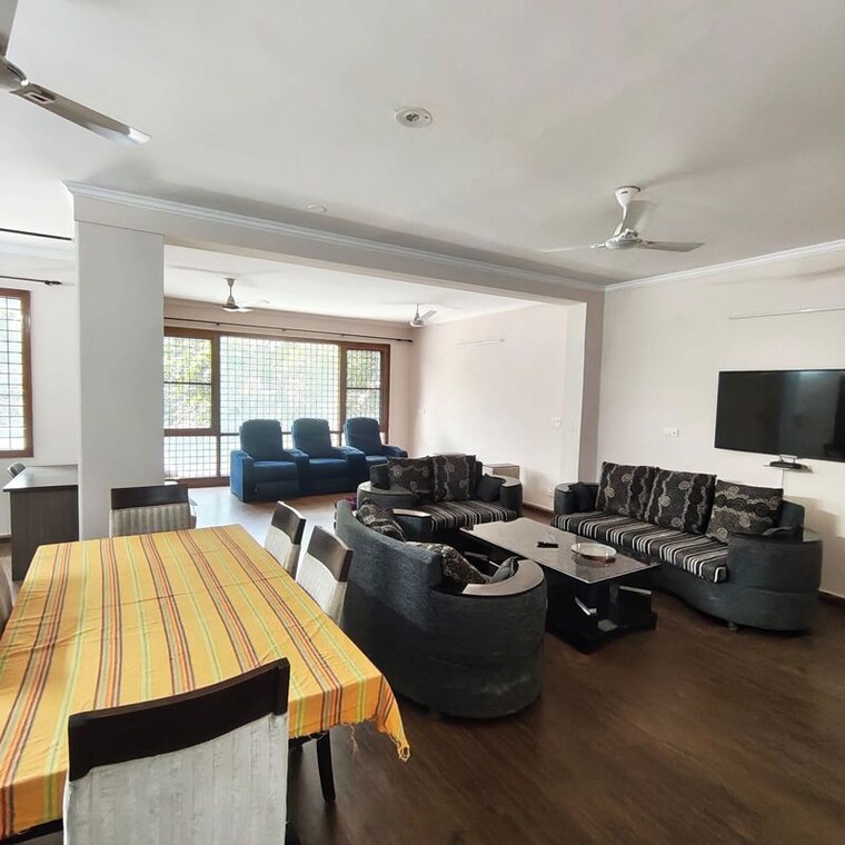 Living Room, sector 52 2 Bedroom 120 Sq.Yd. Builder Floor In Sector 52 Gurgaon 10764093