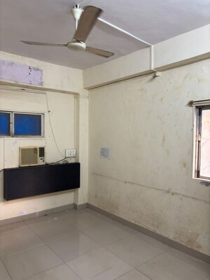 Room in 2 BHK Apartment at Andheri West – for Rent