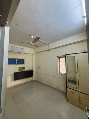 Room in 2 BHK Apartment at Andheri West – for Rent
