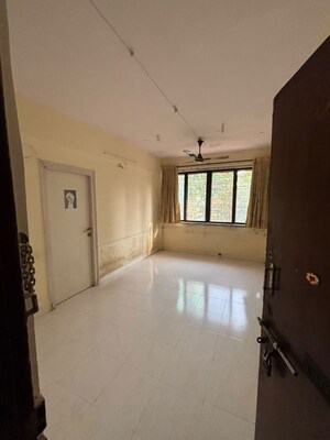 Room in 2 BHK Apartment at Andheri West – for Rent