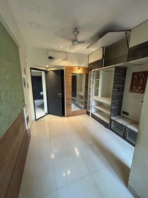 Room in 2 BHK Apartment at Andheri West – for Rent