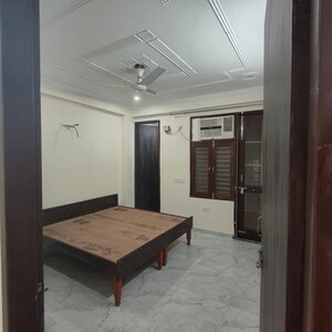 Room in 3 BHK Builder Floor at Sector 52 – for Rent