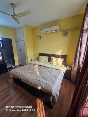 Bedroom in 3 BHK Builder Floor at Sector 46 – for Rent