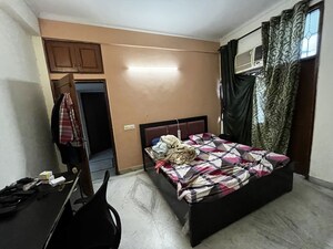 Bedroom in 3 BHK Builder Floor at Sector 40 – for Rent